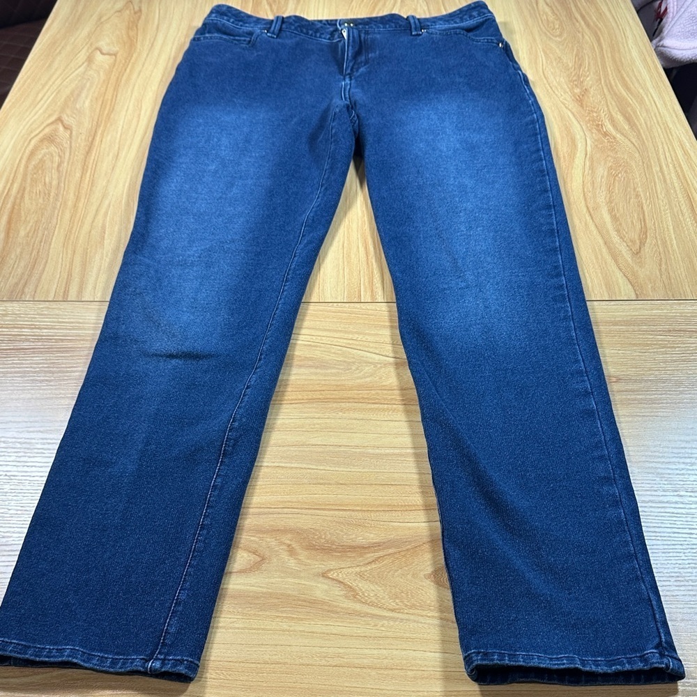 Zenergy by Chico’s Women's Straight Leg leggings Jeans size 0